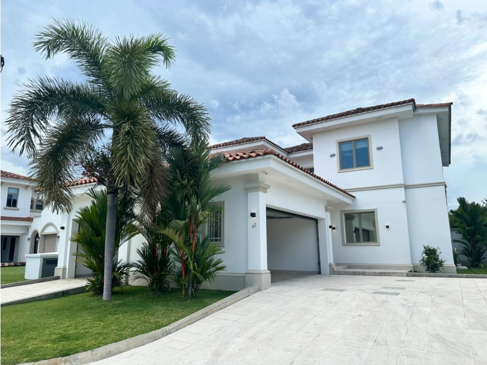 CASA EN VENTA - FAIRWAY SANTA MARIA