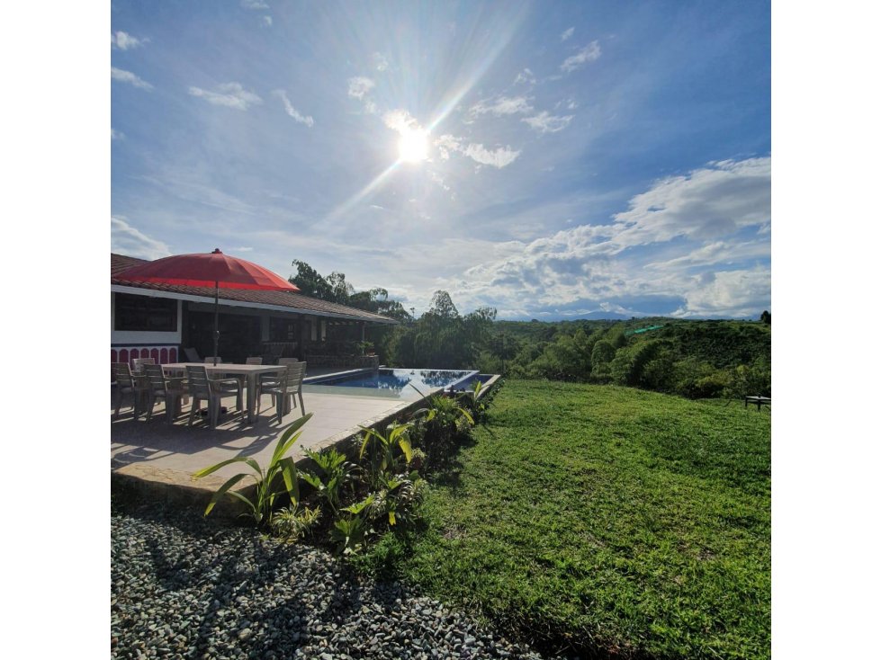 Se vende hermosa casa campestre en Montenegro - 2