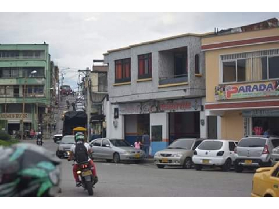 Se vende gran casa en el centro de Armenia