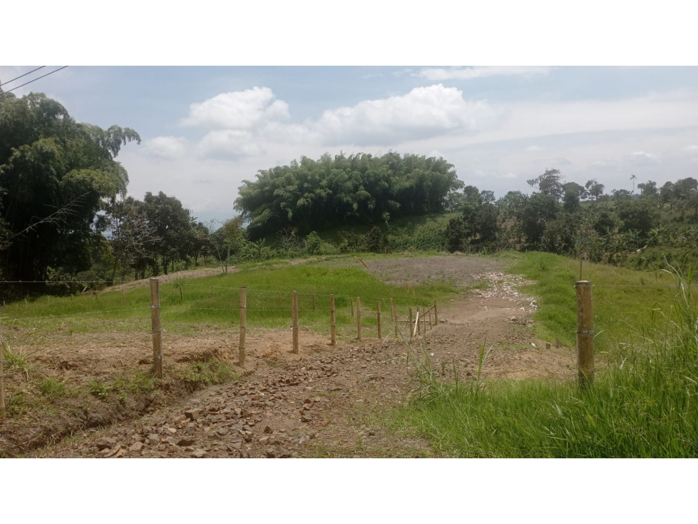 SE VENDE LOTE EN FILANDIA - 1