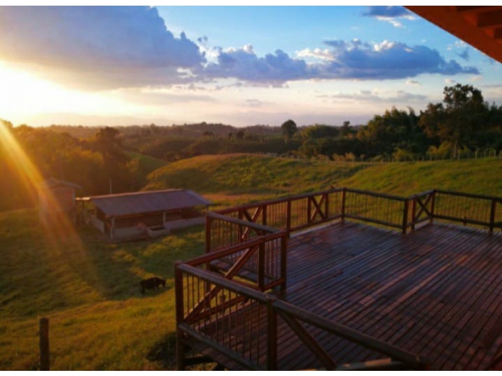 SE VENDE FINCA CHALET EN CIRCASIA