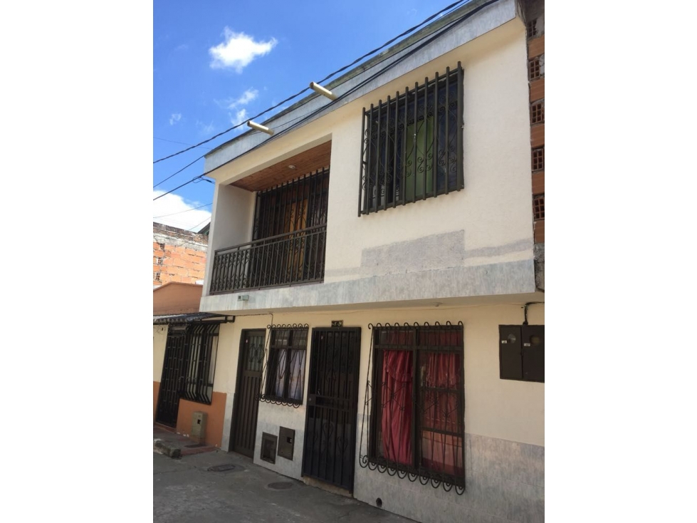 SE VENDE CASA DOBLE RENTA EN MONTENEGRO - 2