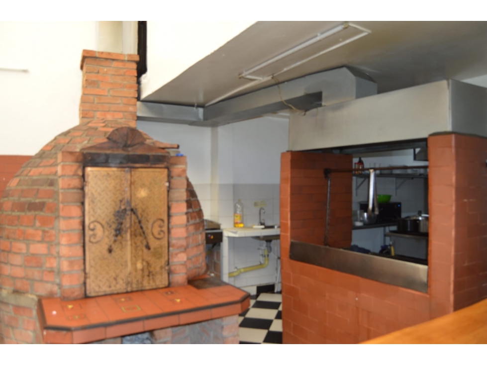 SE VENDE CASA CON MONTAJE PARA RESTUARANTE EN CIRCASIA - 1