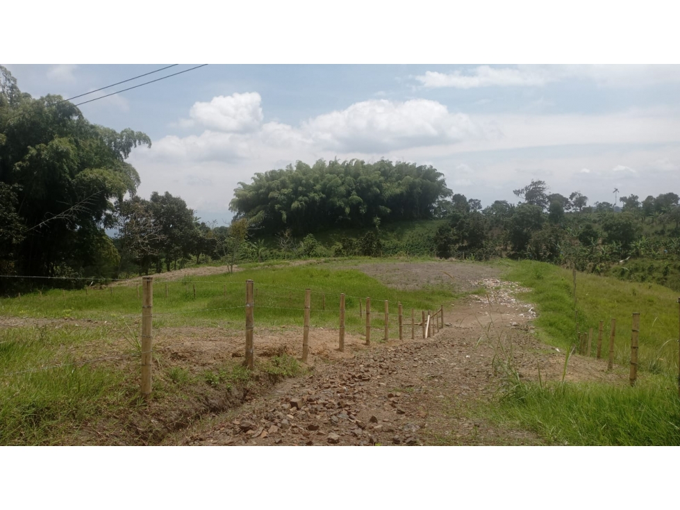 SE VENDE LOTE EN FILANDIA - 3