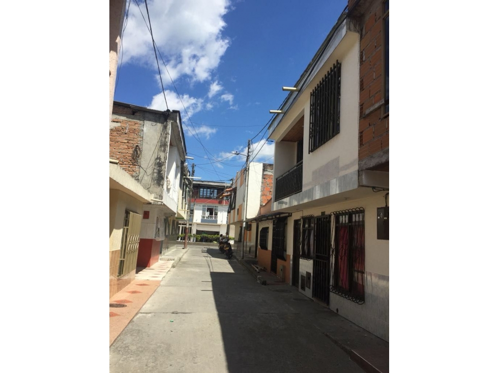 SE VENDE CASA DOBLE RENTA EN MONTENEGRO - 3