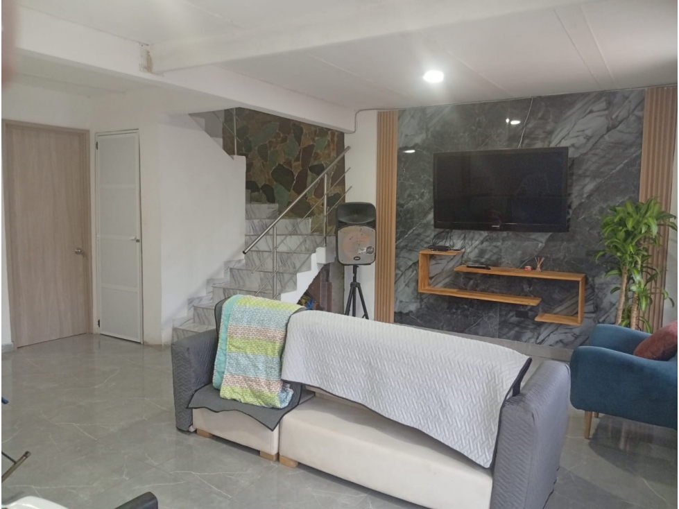 SE VENDE CASA DE TRES PLANTAS EN CIRCASIA — foto 3
