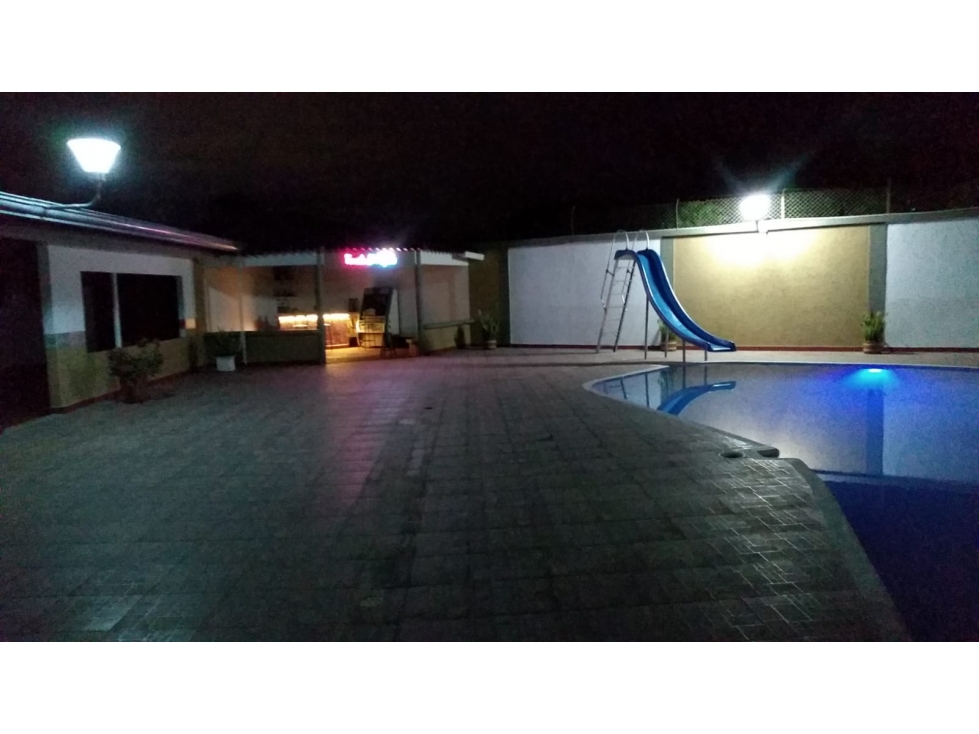 SE VENDE CHALET CON EXCELENTE UBICACION - 4