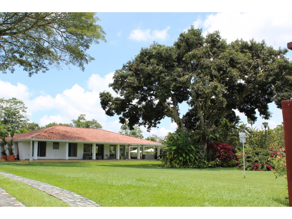 Se Vende Casa Campestre de Lujo Vía al Aeropuerto Quindio