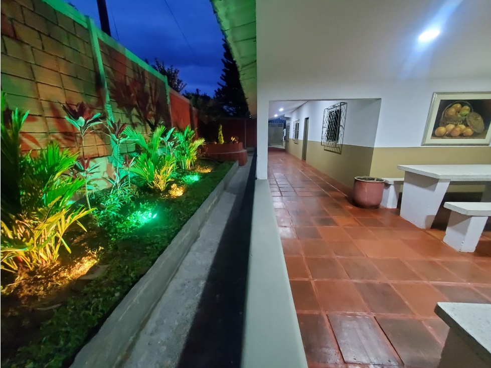 SE VENDE CHALET CON EXCELENTE UBICACION - 6