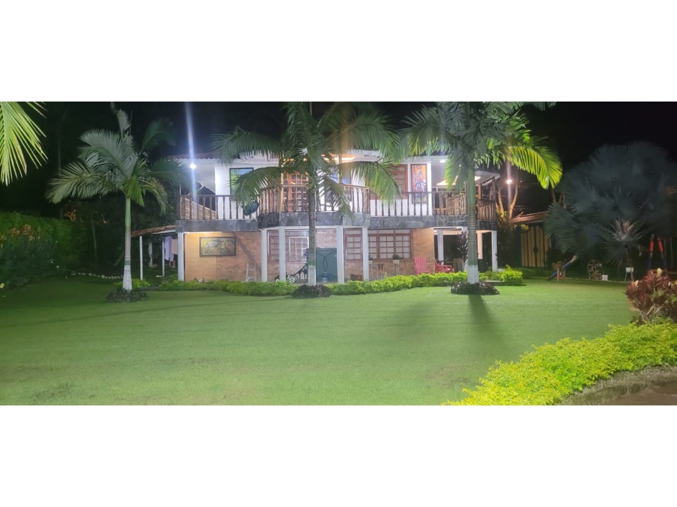 SE VENDE CASA CAMPESTRE VIA PUEBLO TAPAO