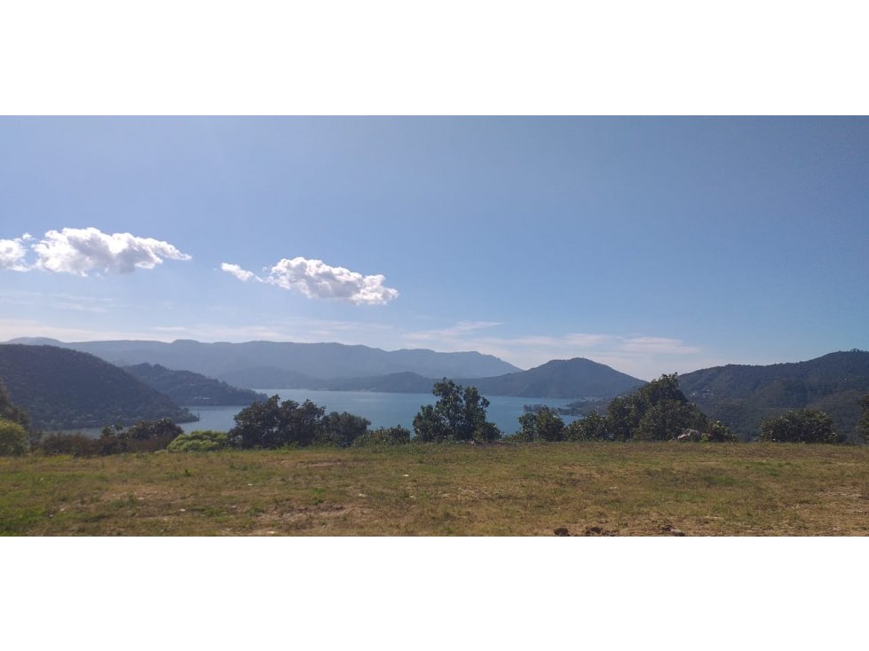 TERRENO CON VISTA AL LAGO