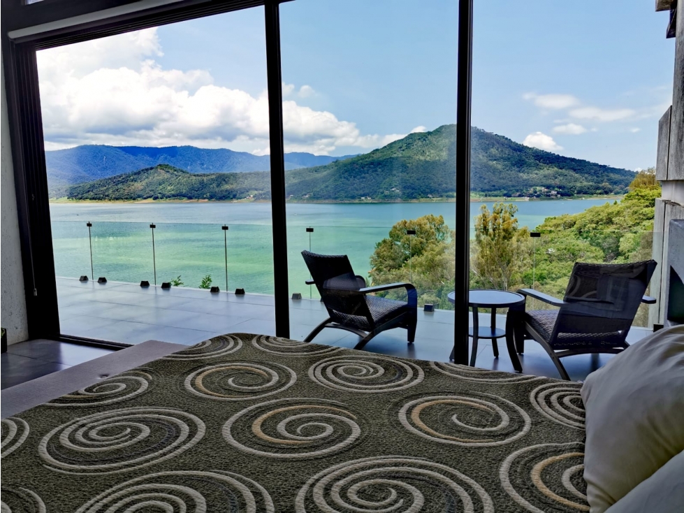 CASA EN RENTA Y VENTA CON IMPRESIONANTE VISTA AL LAGO - 1
