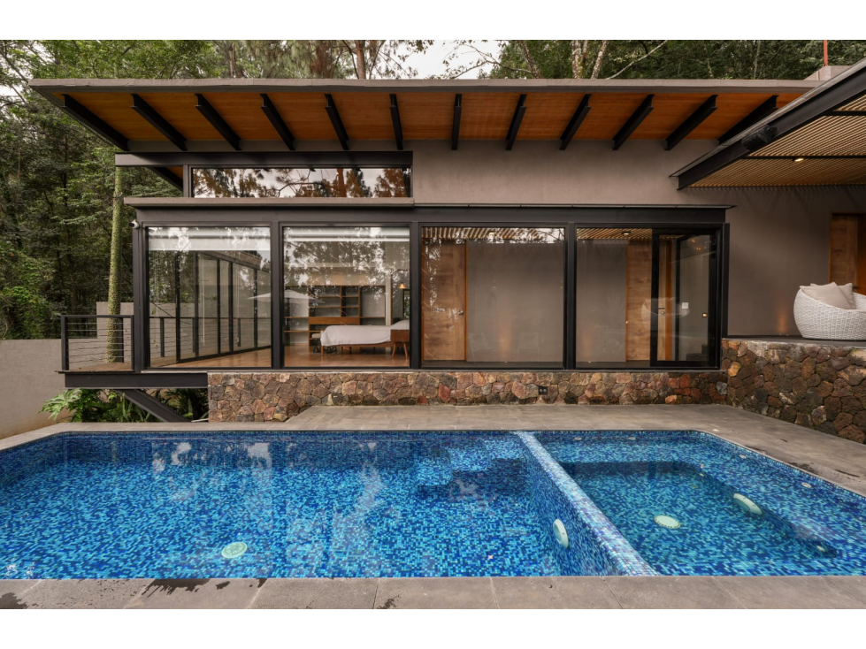 MODERNA CASA EN VENTA, CON VISTA Y ENTORNO BOSQUE EN AVANDARO