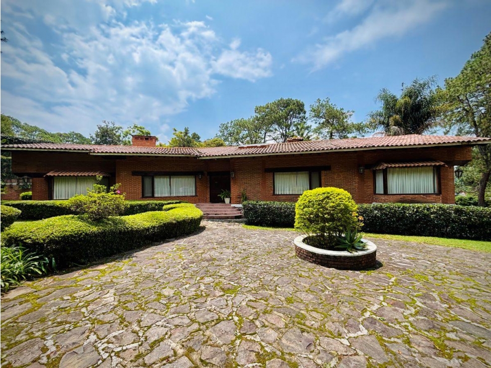 Espectacular Residencia Campestre en Venta en El Centro de Avándaro - 1