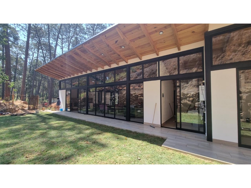 EN VENTA CASA MODERNA CON VISTA AL BOSQUE