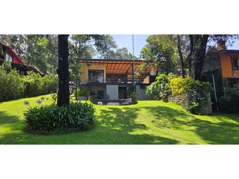 MODERNA CASA EN VENTA CON GRAN TRANQUILIDAD.
