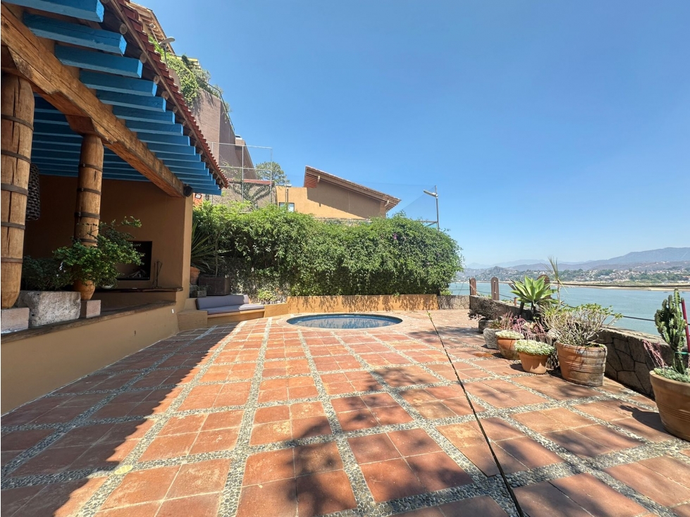PROPIEDAD EN VENTA EN AVANDARO