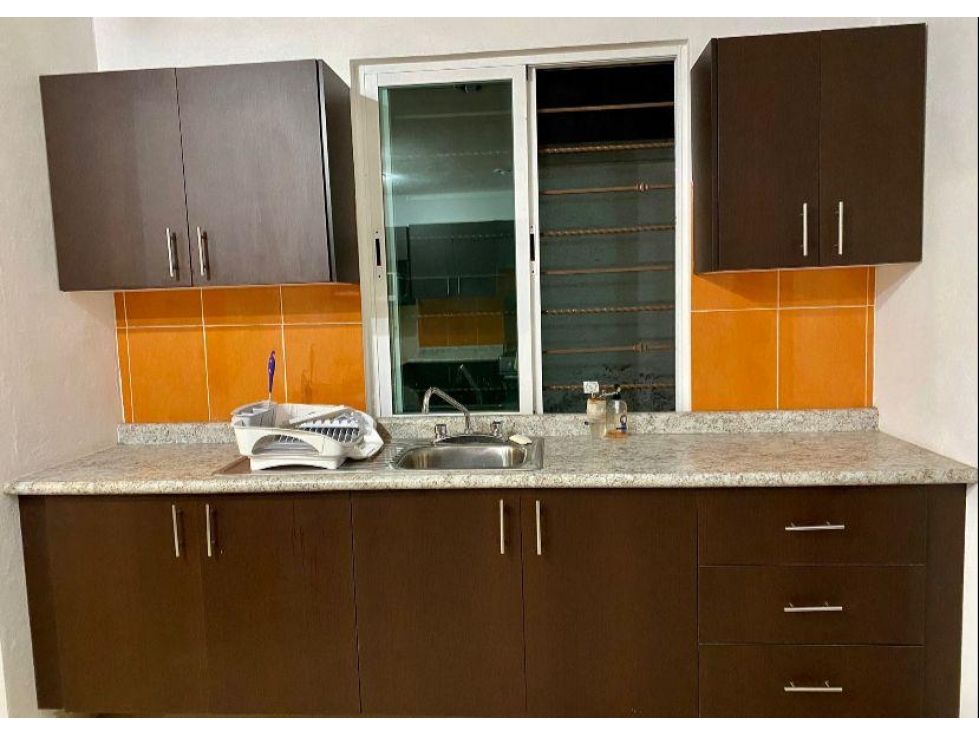 CASA EN VENTA, CON EXCELENTE UBICACIÓN. - 6