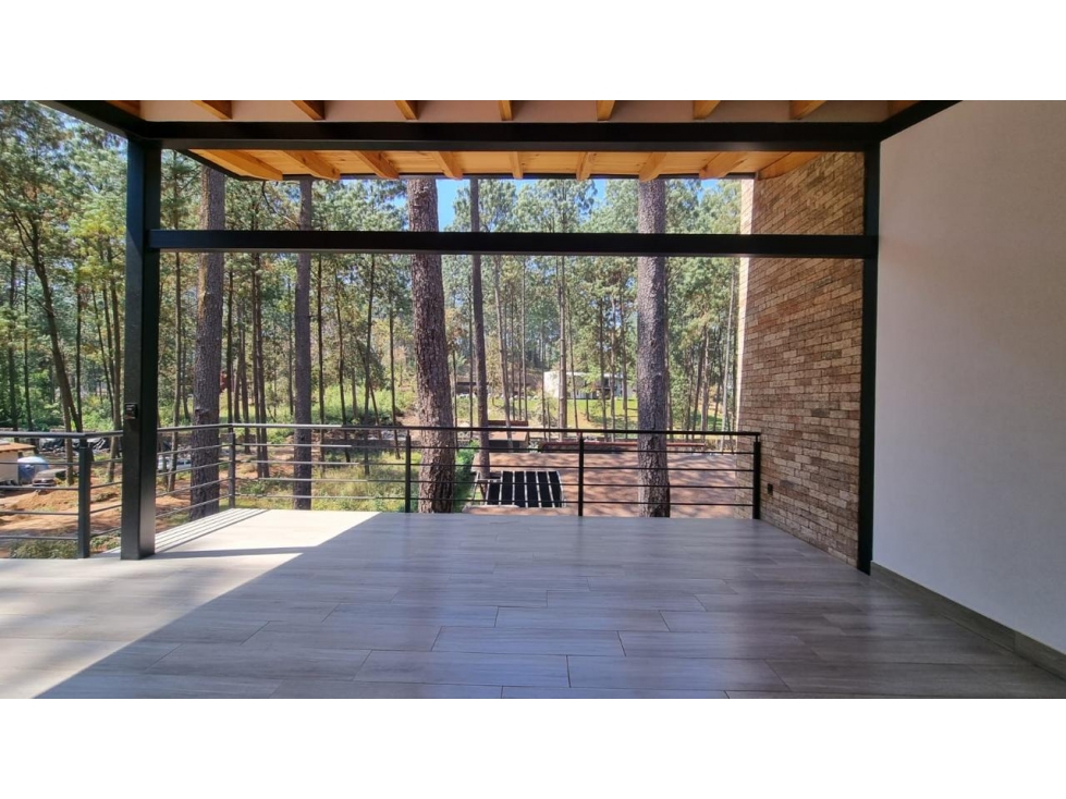 EN VENTA CASA MODERNA CON VISTA AL BOSQUE — foto 6