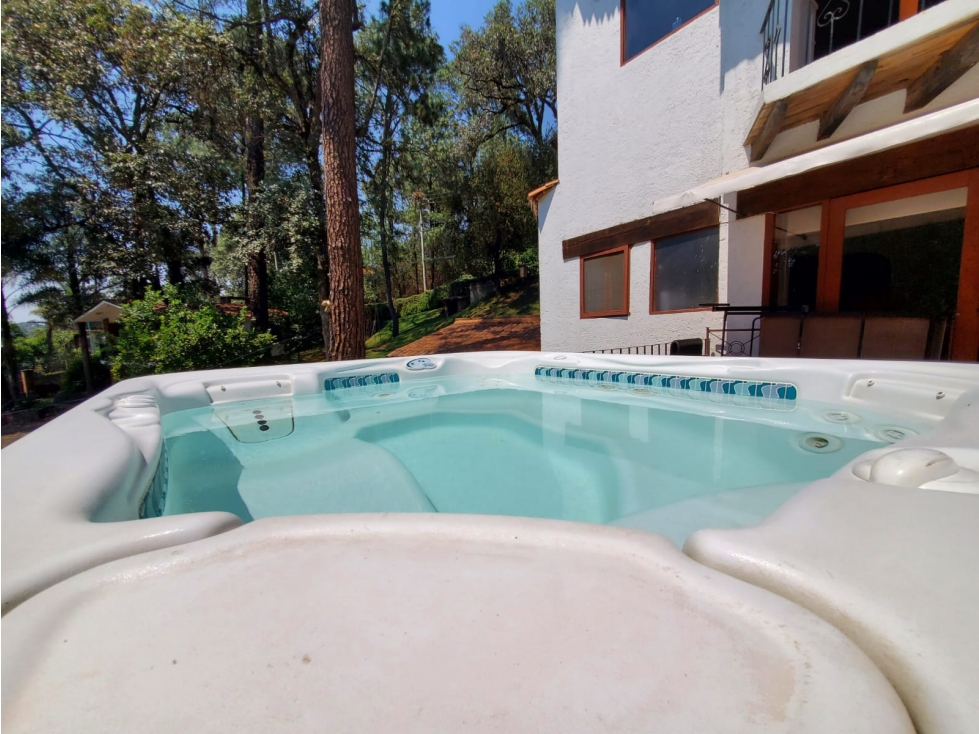 ENCANTADORA CASA ESTILO VALLESANA, UBICADA EN AVANDARO