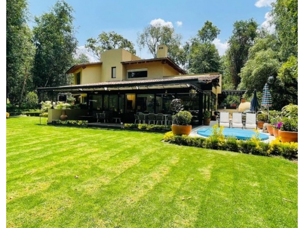 CASA EN VENTA DENTRO DE CLUB DE GOLF AVANDARO