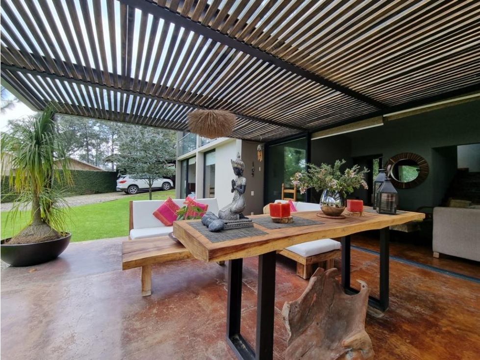 MODERNA CASA EN VENTA, AVANDARO