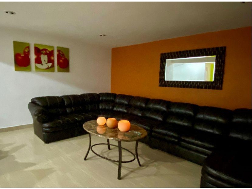 CASA EN VENTA, CON EXCELENTE UBICACIÓN. - 4