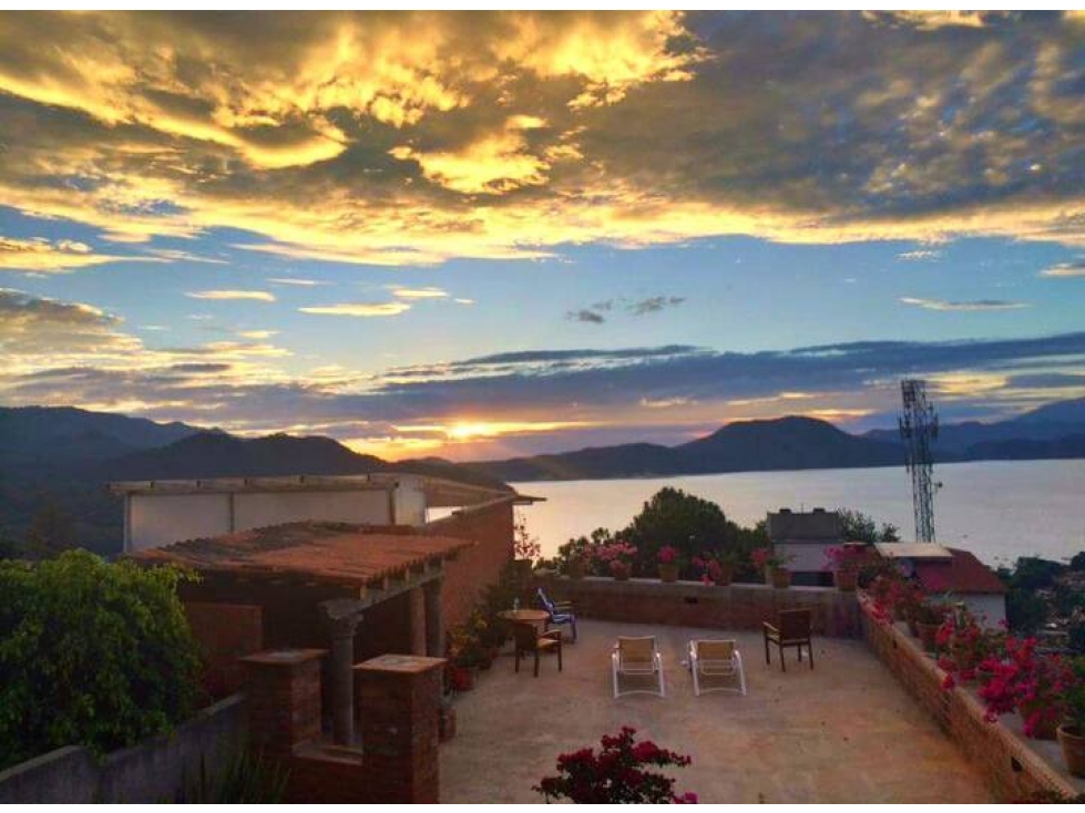 CASA EN VENTA CON EXCELENTE VISTA AL LAGO — foto 2
