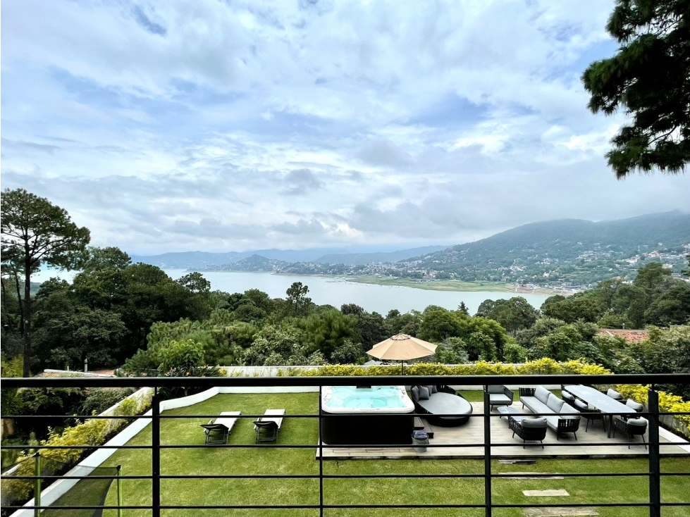 EXCEPCIONAL CASA EN VENTA EN AVANDARO, CON VISTA AL LAGO. - 2