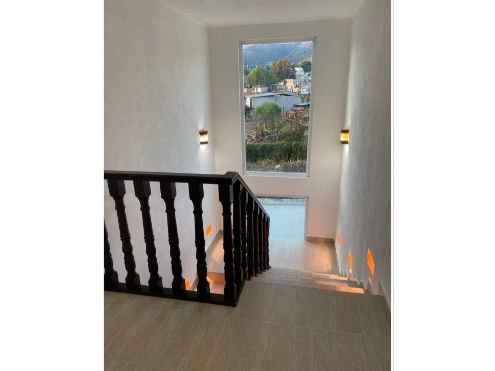 CASA EN VENTA, CON EXCELENTE UBICACIÓN. - 5