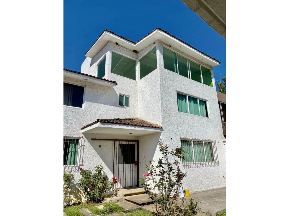 CASA EN VENTA, CON EXCELENTE UBICACIÓN. - 1