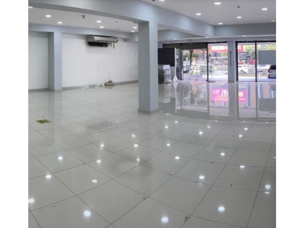 ALQUILER LOCAL COMERCIAL VÍA ESPAÑA — foto 2