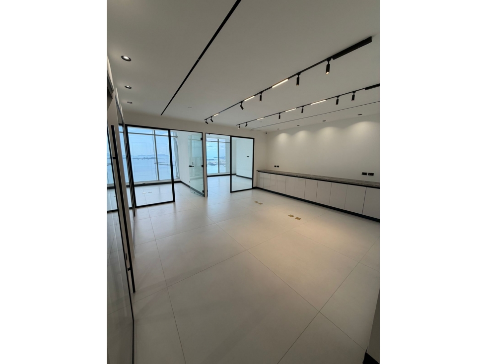 VENTA OFICINA AVENIDA BALBOA