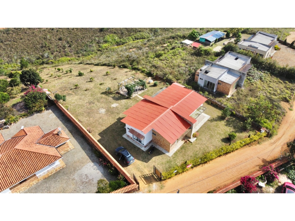 HERMOSO ESPACIO PARA COMPARTIR EN FAMILIA - CASA LOTE - 1