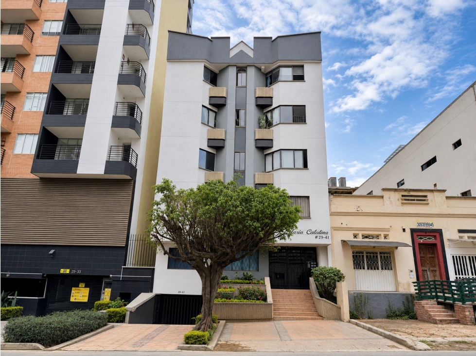 Apartamento de 101 m² con altillo, BBQ y parqueadero en La Aurora
