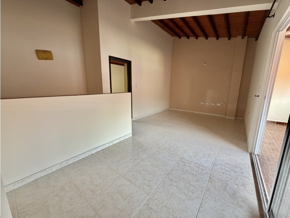 GRAN OPORTUNIDAD APTO DUPLEX URBANIZACION CENTAUROS — foto 2