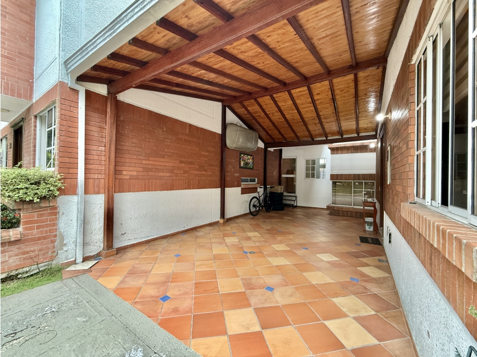 CASA AMPLIA DE 4 NIVELES, IDEAL PARA FAMILIA JOVEN Y ACOGEDORA - 3