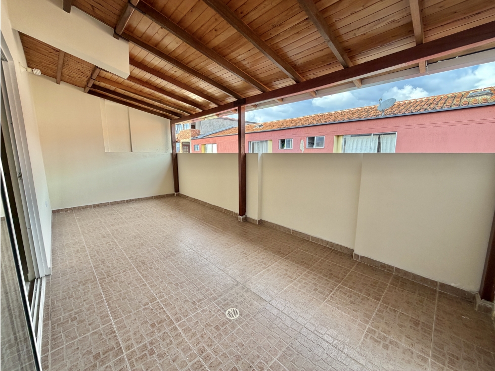 GRAN OPORTUNIDAD APTO DUPLEX URBANIZACION CENTAUROS — foto 5