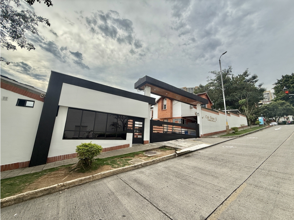 CASA AMPLIA DE 4 NIVELES, IDEAL PARA FAMILIA JOVEN Y ACOGEDORA - 1