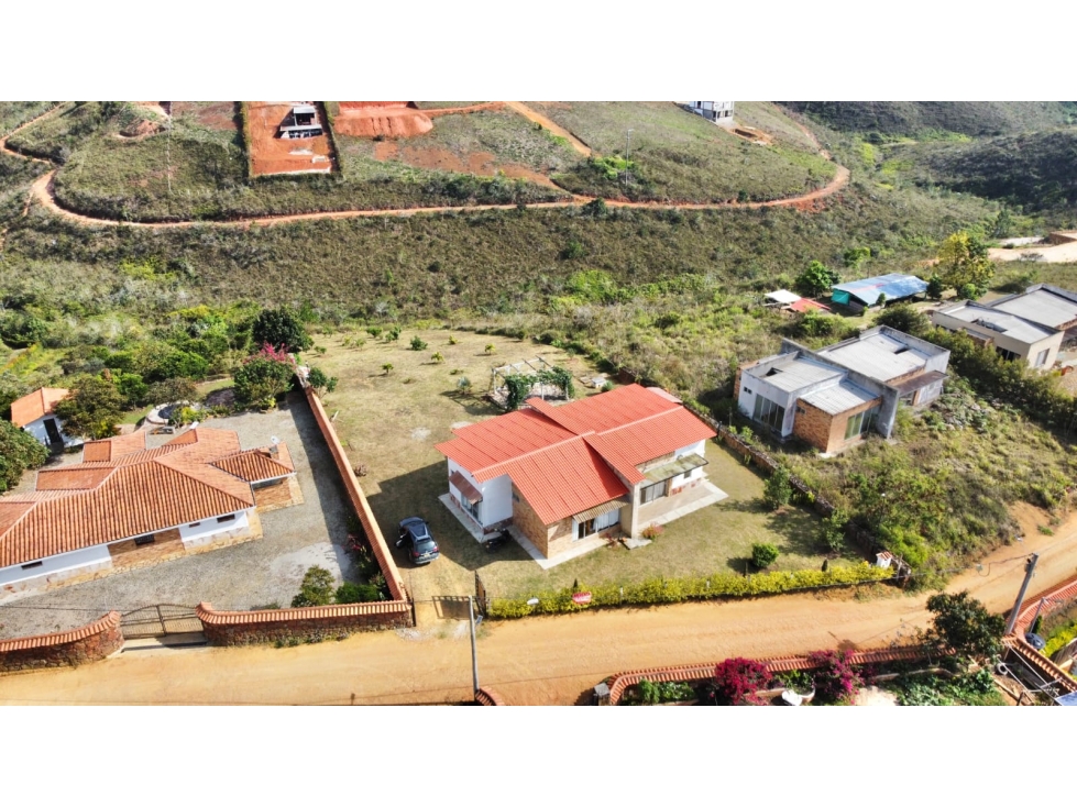 HERMOSO ESPACIO PARA COMPARTIR EN FAMILIA - CASA LOTE - 2