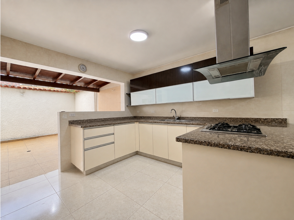ESPECTACULAR CASA EN LA FLORESTA — foto 2