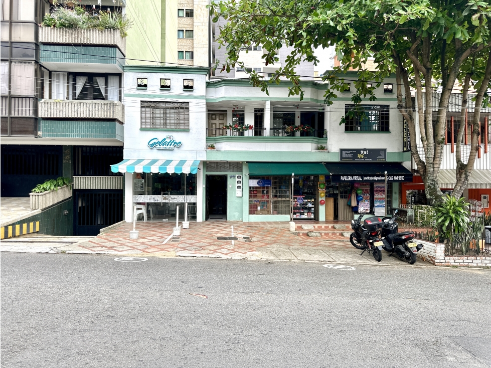 VENDO AMPLIA CASA COMERCIAL EN CABECERA