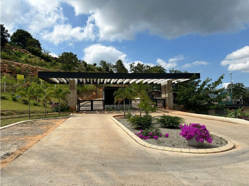VENTA LOTE CONDOMINIO ROCA VERDE - 1