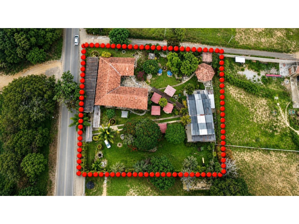 CASA COLONIAL CON LOTE. EXCELENTE INVERSION - 1
