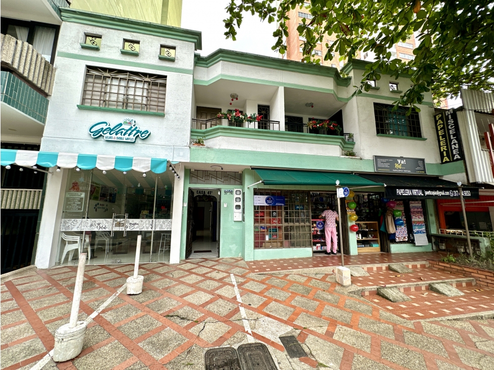 VENDO AMPLIA CASA COMERCIAL EN CABECERA — foto 2