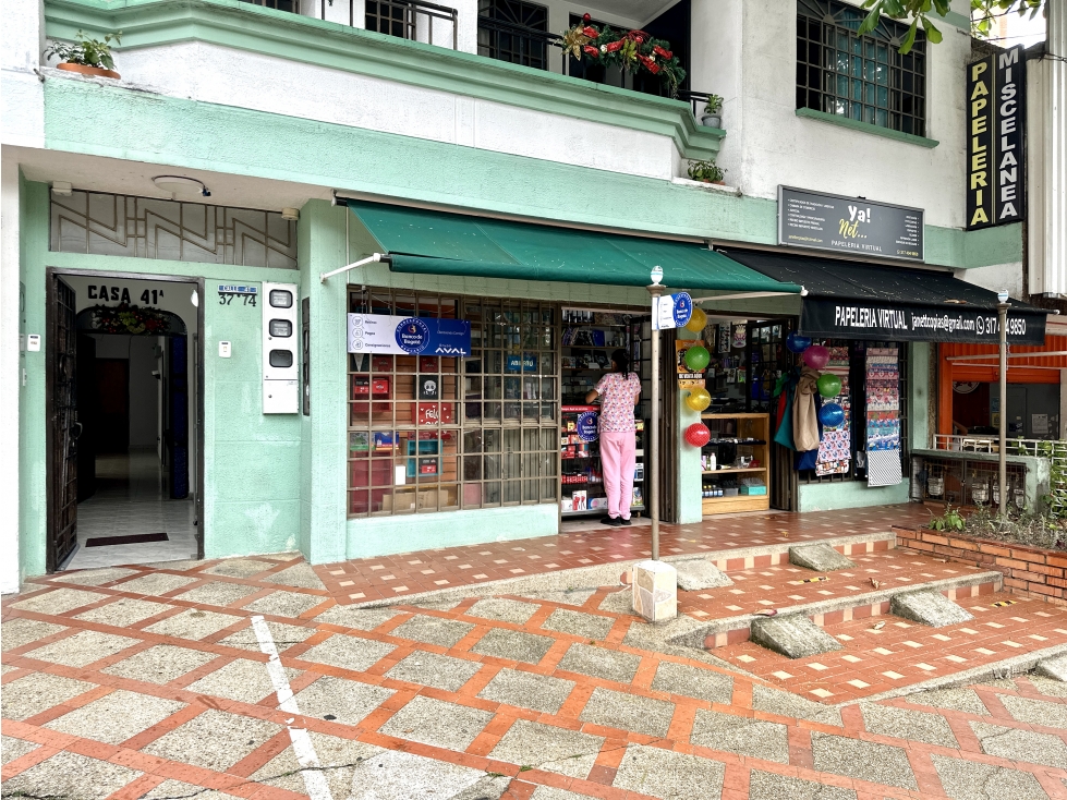 VENDO AMPLIA CASA COMERCIAL EN CABECERA — foto 3
