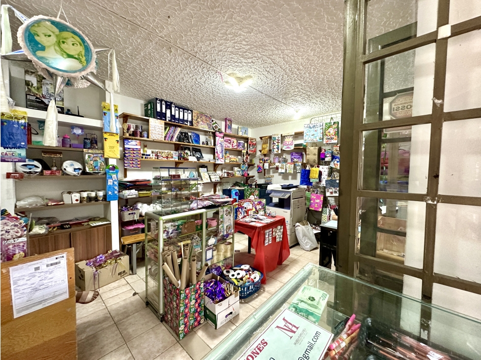 VENDO AMPLIA CASA COMERCIAL EN CABECERA — foto 5