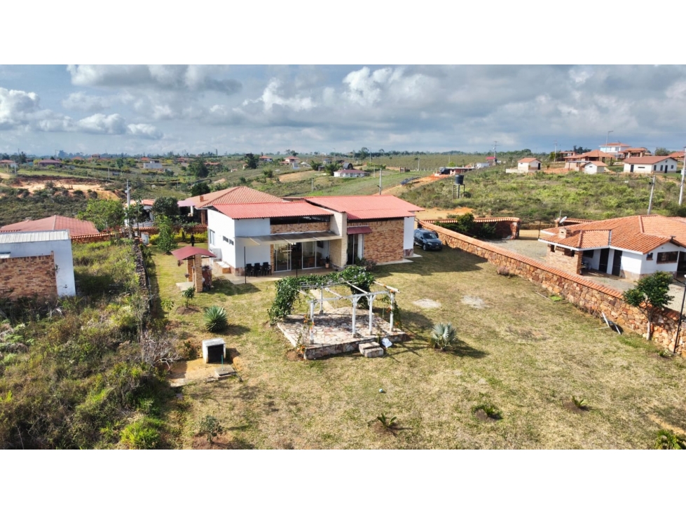 HERMOSO ESPACIO PARA COMPARTIR EN FAMILIA - CASA LOTE - 6