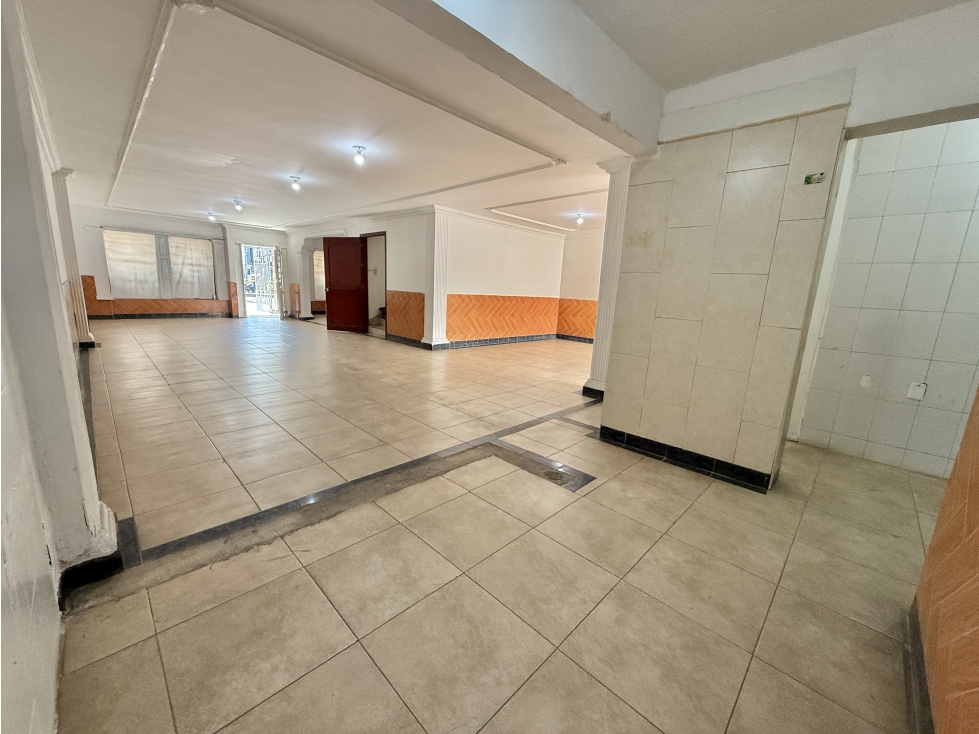 Casa Comercial de dos pisos en 300 m de lote sobre la Carrera 33 — foto 6