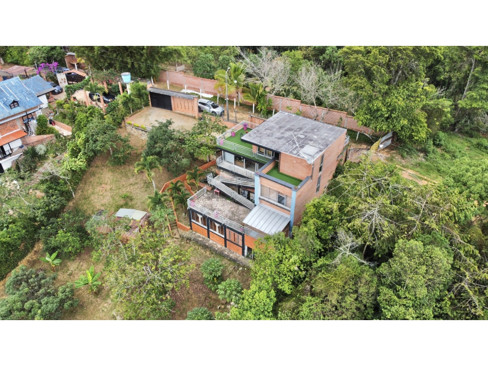 Casa con Lote con vista insuperable para toda la vida - 2